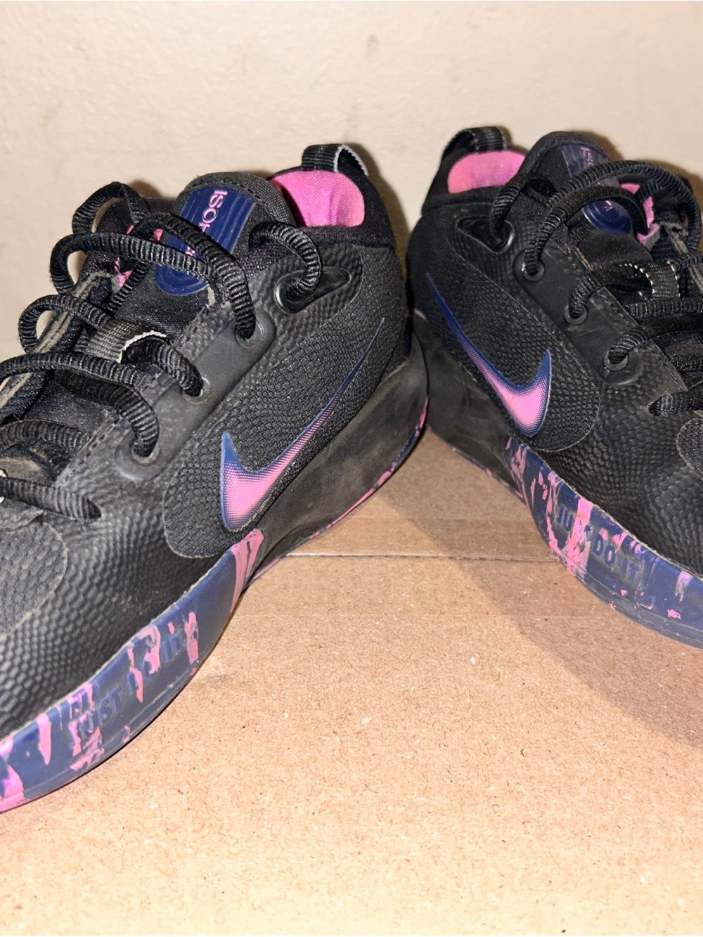 Nike Kids Black and Pink Low-Top Sneakers